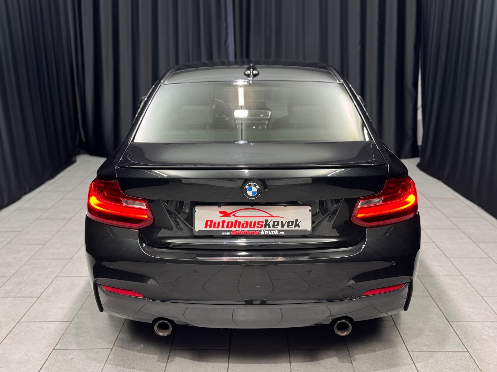 Fahrzeugabbildung BMW M240i Coupe xDrive|M-PERFORMANCE|1.HAND|