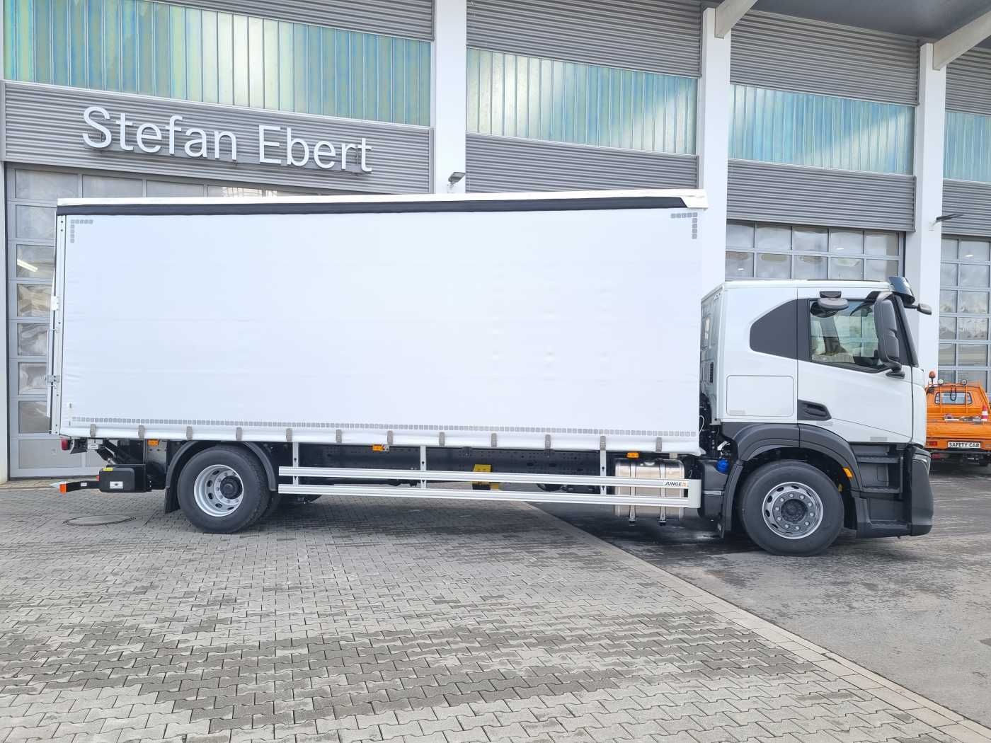 Fahrzeugabbildung Iveco S-Way AT190S40/P Pritsche/Plane + LBW AHK Navi
