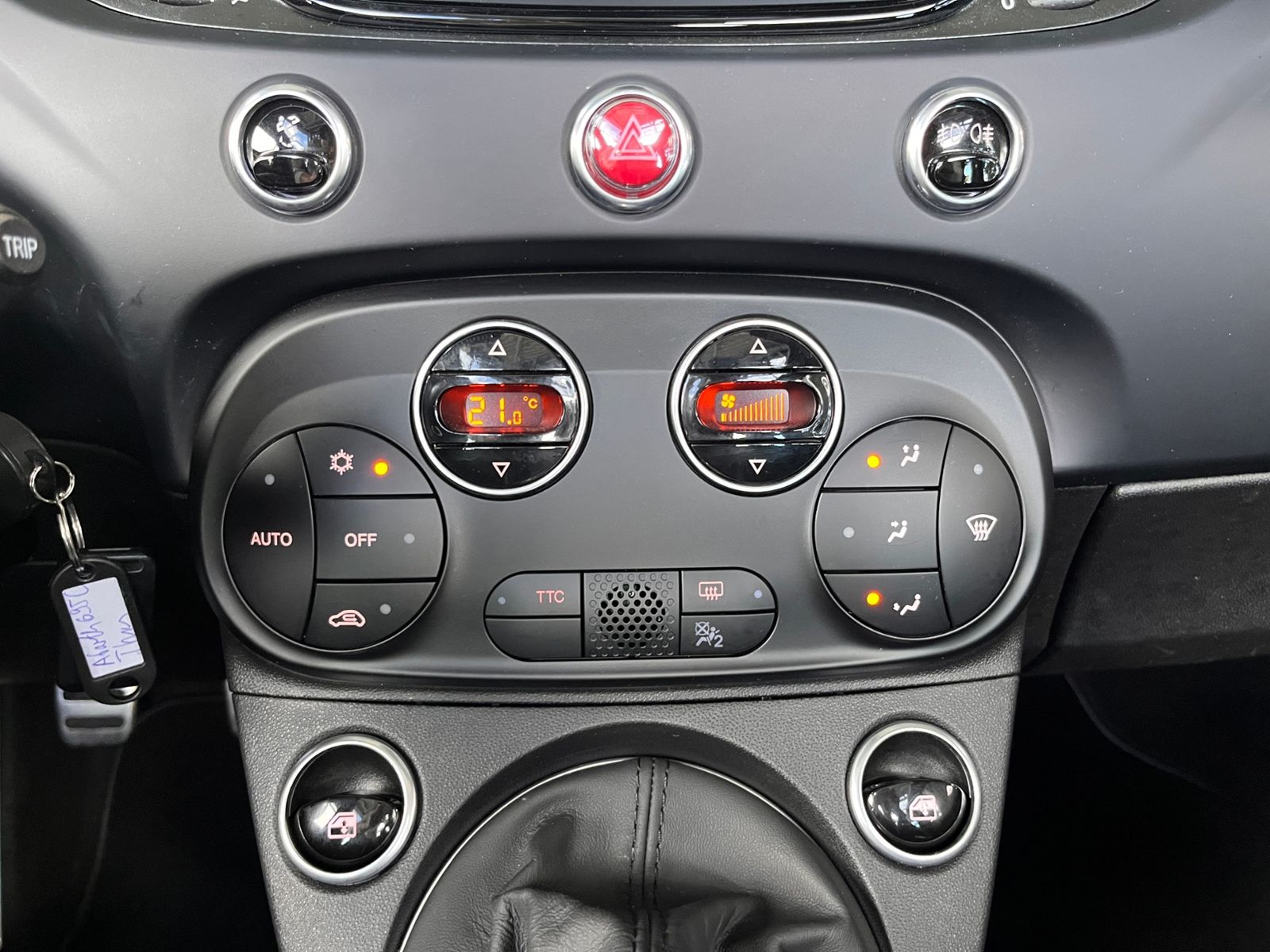 Fahrzeugabbildung Abarth 695C Cabrio KLIMA NAV BEATS LEDER