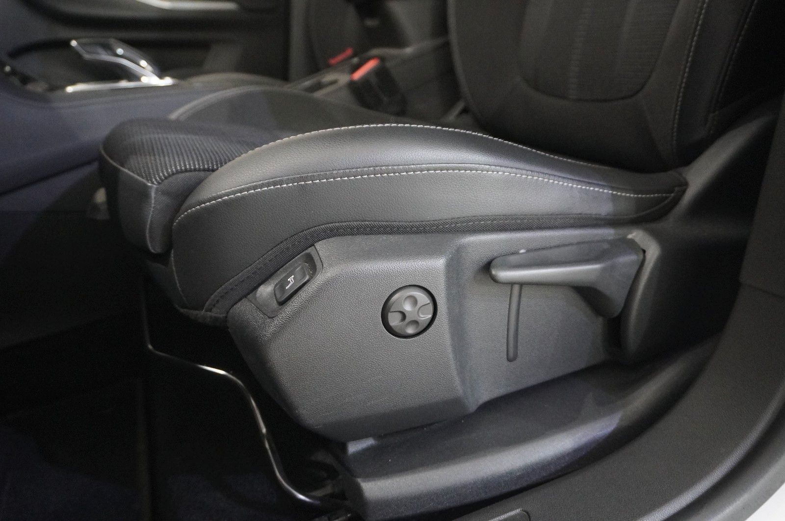 Fahrzeugabbildung Opel Grandland (X) 1.5D ELEGACE NAVI/LED/KAMERA/AHK