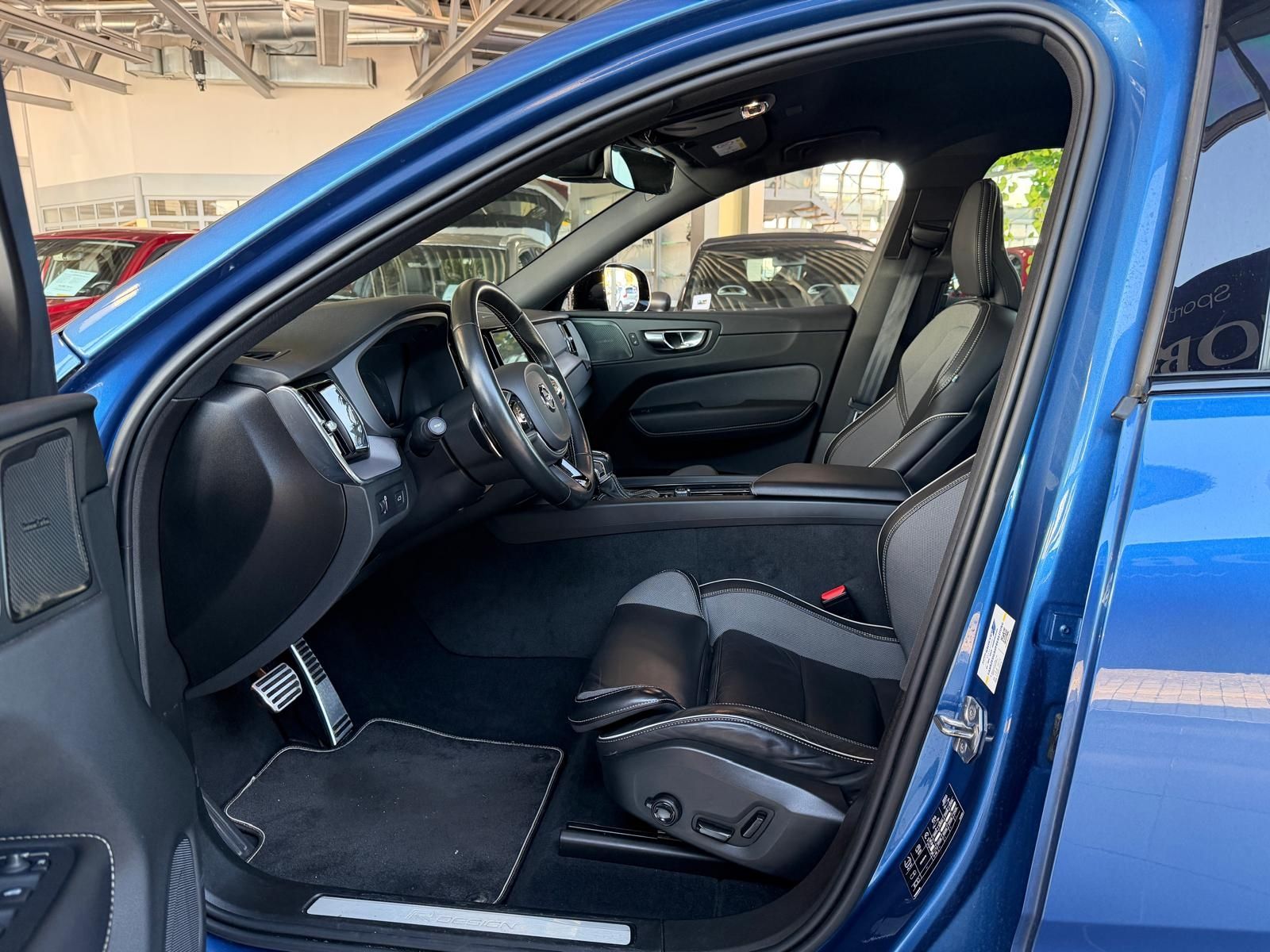 Fahrzeugabbildung Volvo XC60 R Design AHK 360° H/K LED ACC LEDER