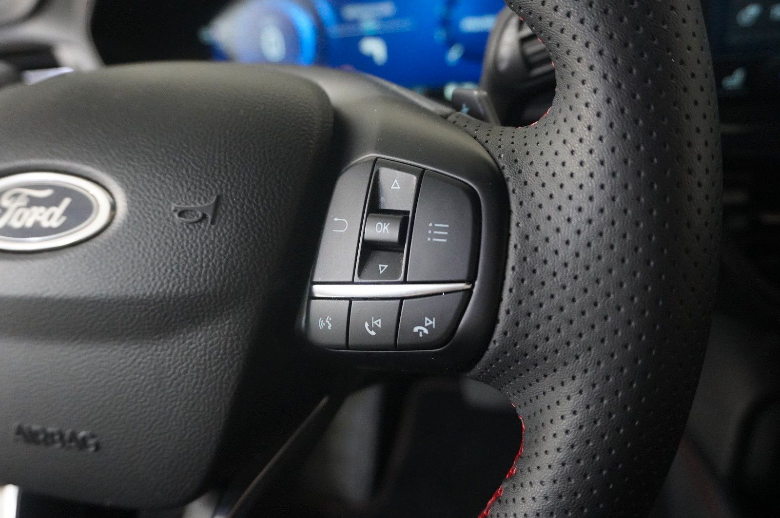 Fahrzeugabbildung Ford Focus Turnier 1.0 ST-LINE X NAVI/LED/KAMERA/DAB+