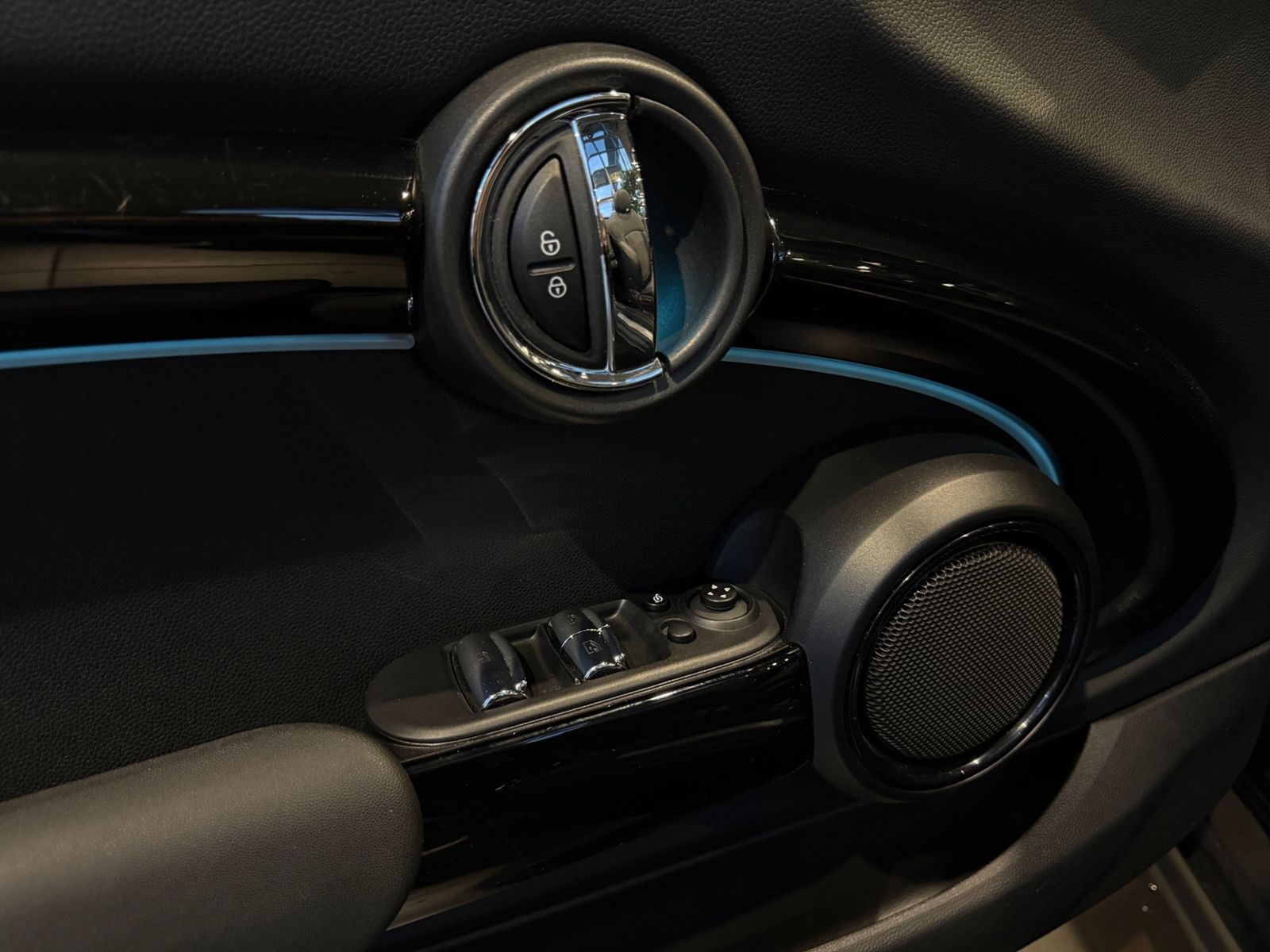 Fahrzeugabbildung MINI Cabrio Cooper  HUD RFK LED NAVI