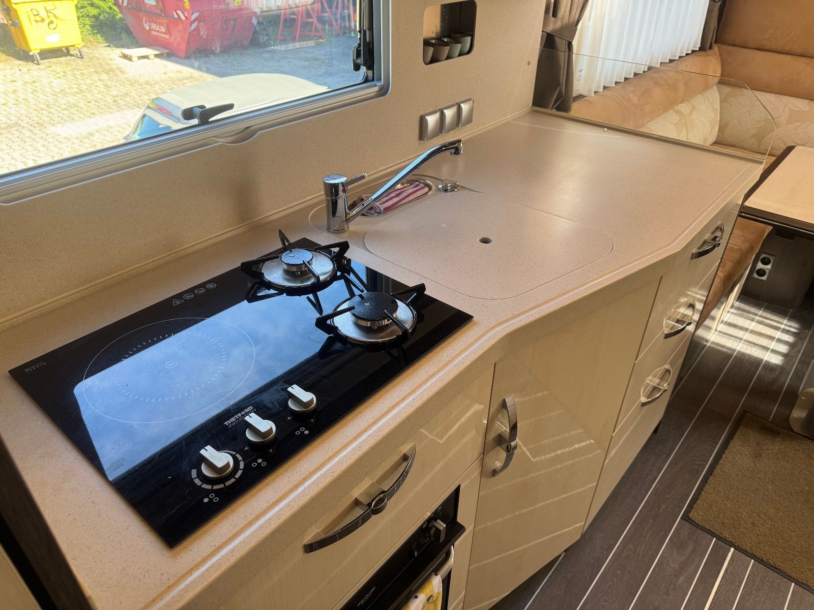 Fahrzeugabbildung Phoenix Top-Alkoven 8800 GSX Modell 2025