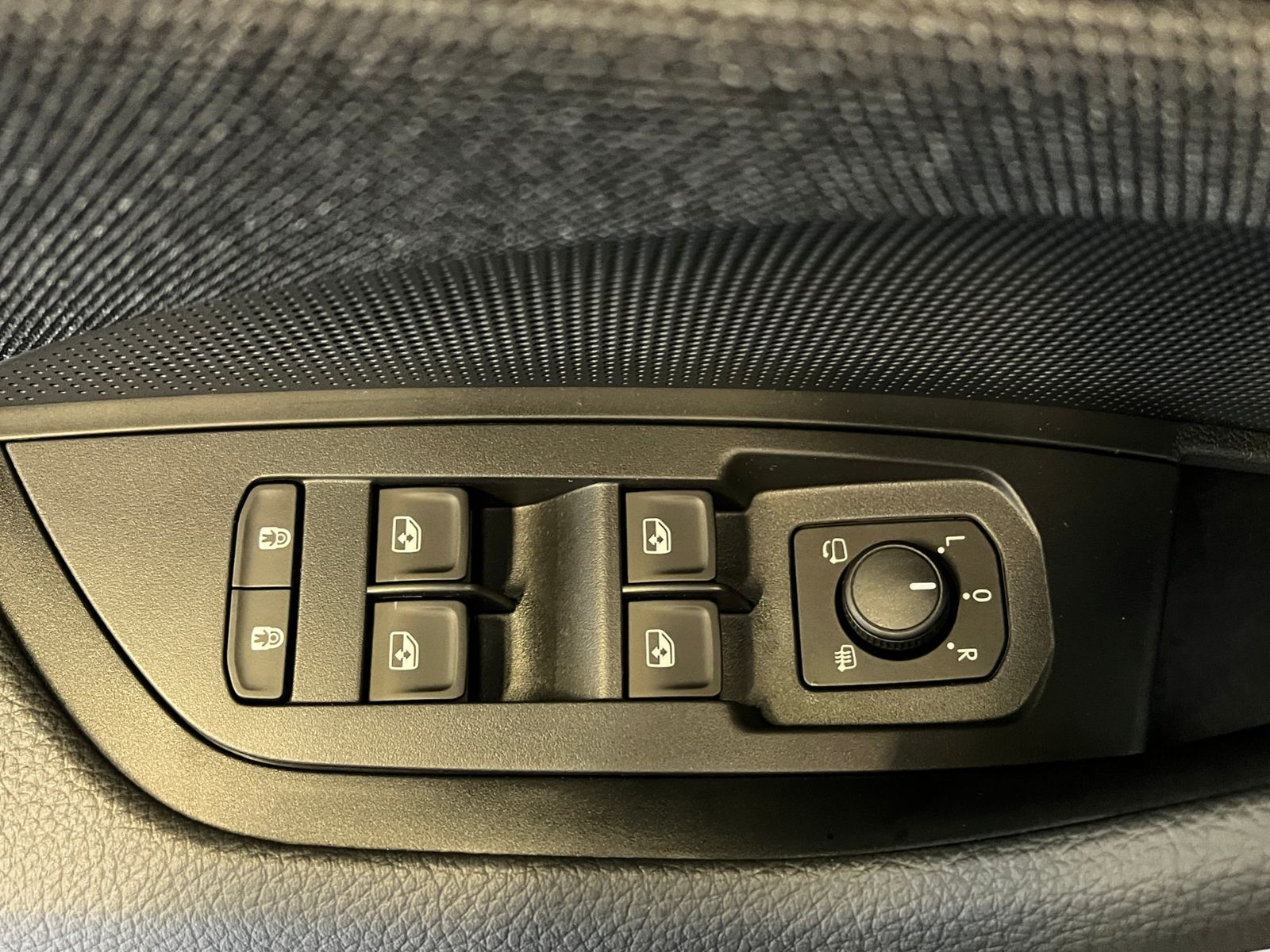 Fahrzeugabbildung SKODA Kodiaq Selection 2.0 TDI DSG *AHK,KESSY,19"-Felg