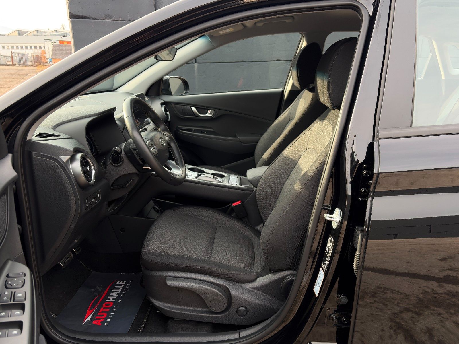 Fahrzeugabbildung Hyundai KONA E Select ACC LHZ SHZ LKAS PDC CarPlay Kam