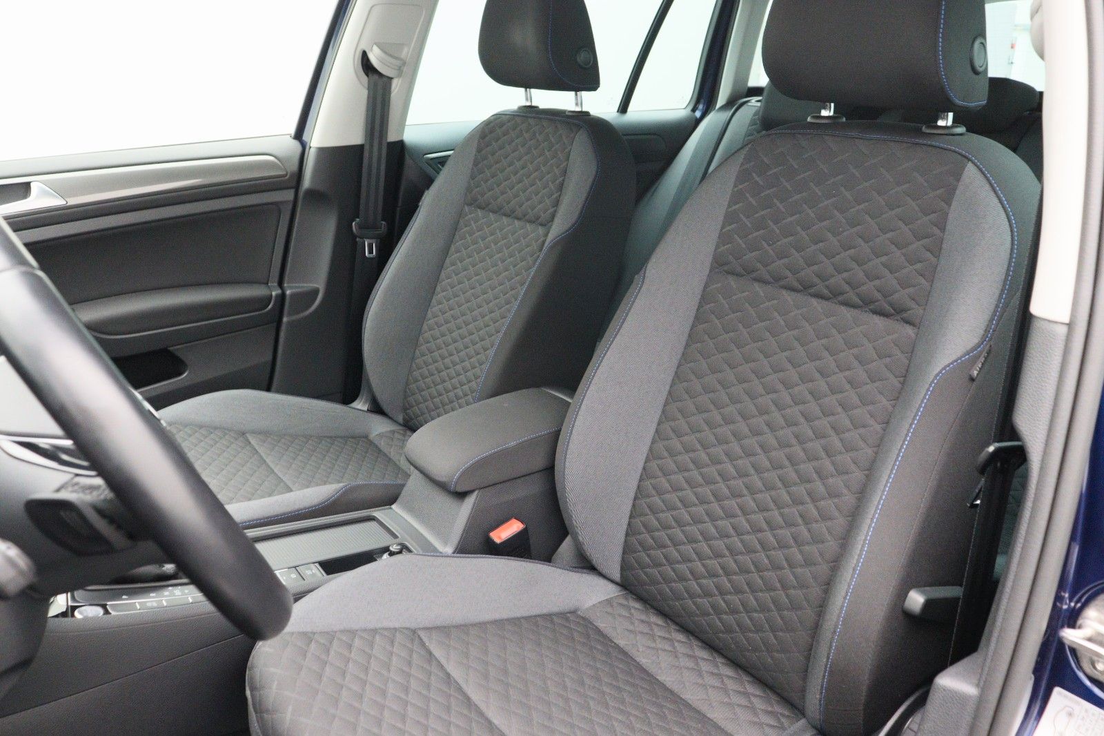 Fahrzeugabbildung Volkswagen Golf VII Variant 1.5 Join ACC KameraStandheizung