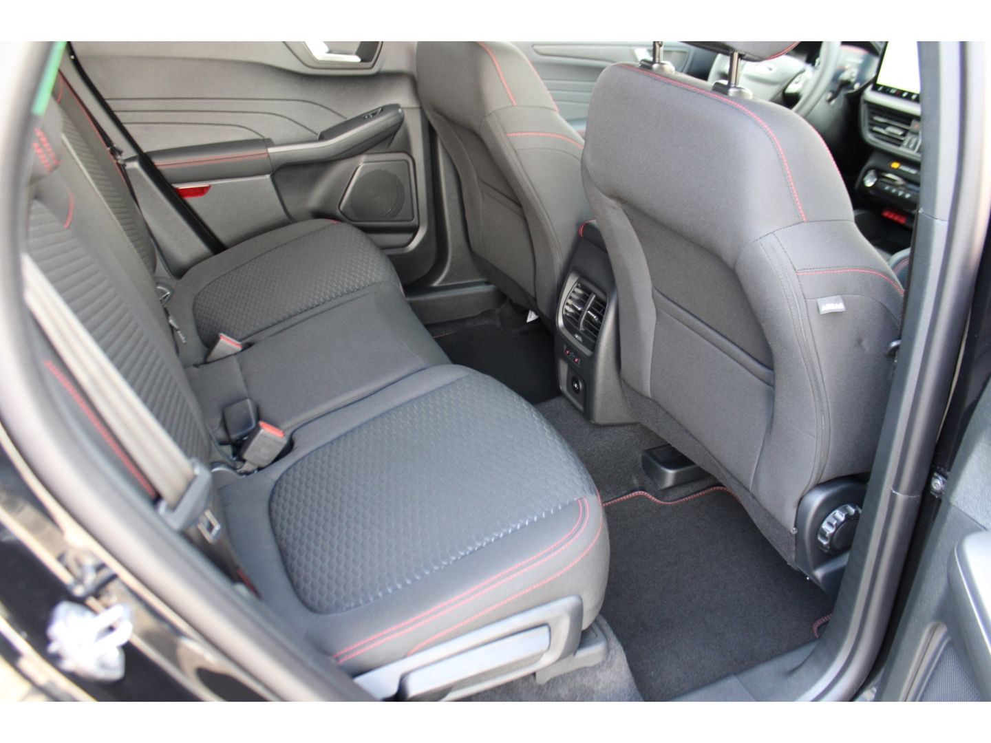Fahrzeugabbildung Ford Kuga ST-Line Autom. LED GRA TWA PDC RFK Navi AHK