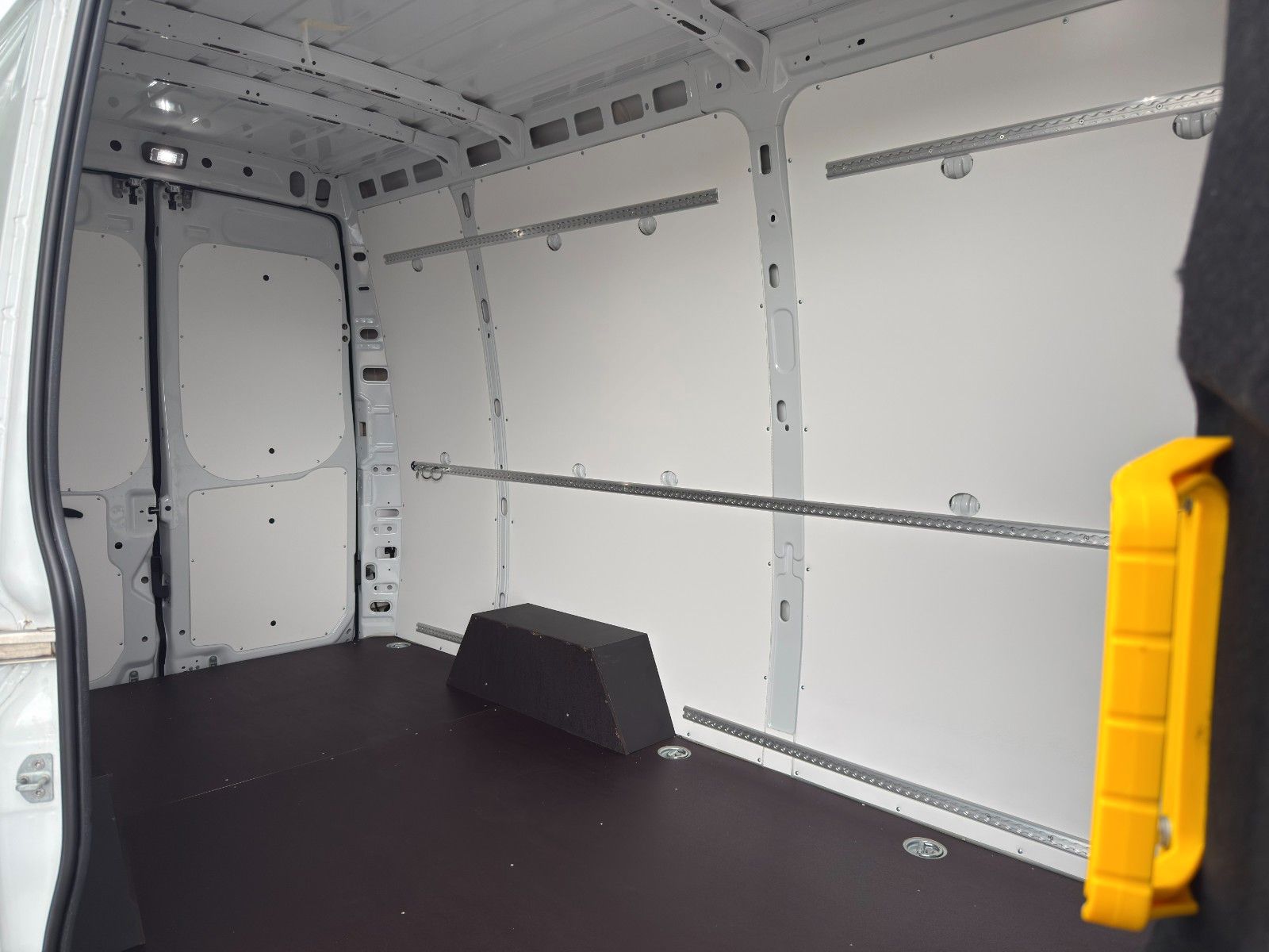 Fahrzeugabbildung Iveco Daily 35S14 V ASC Kastenwagen