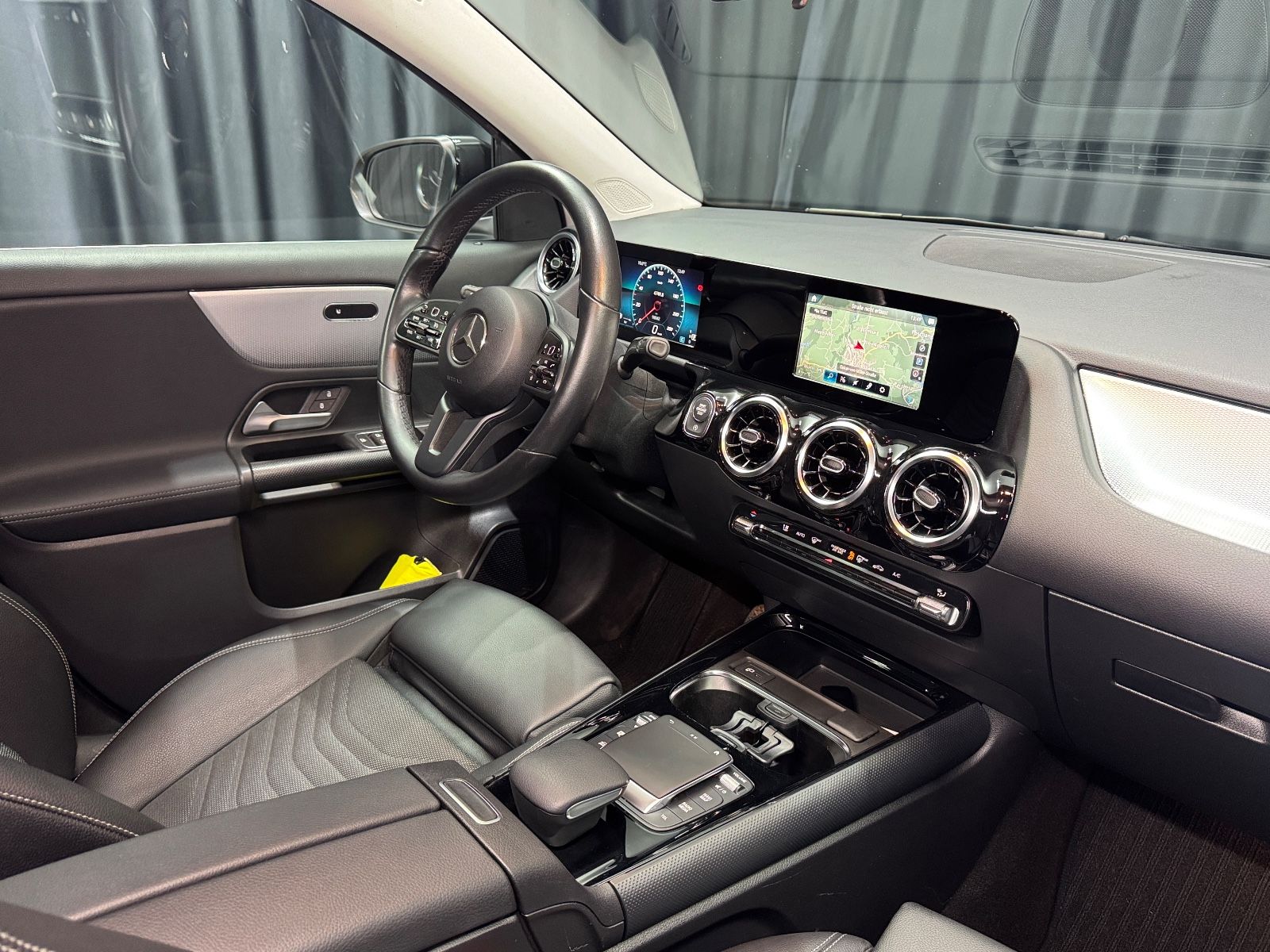 Fahrzeugabbildung Mercedes-Benz GLA 220d|AUTOMATIK|NAVI|LED-SCHEINWERFER|