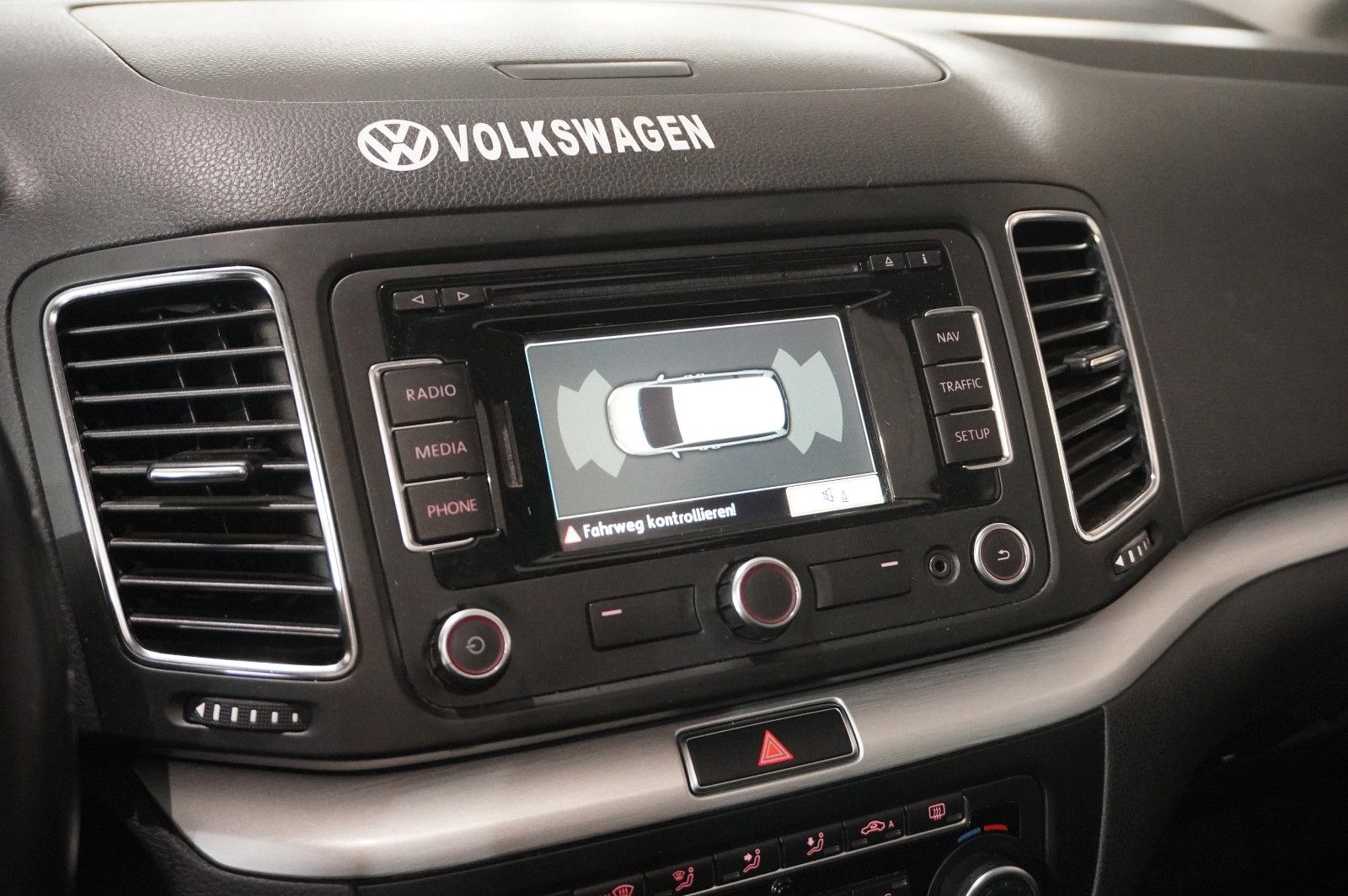 Fahrzeugabbildung Volkswagen Sharan 1.4 TSI STYLE 7-SITZE NAVI/PANO./SPORT/SH