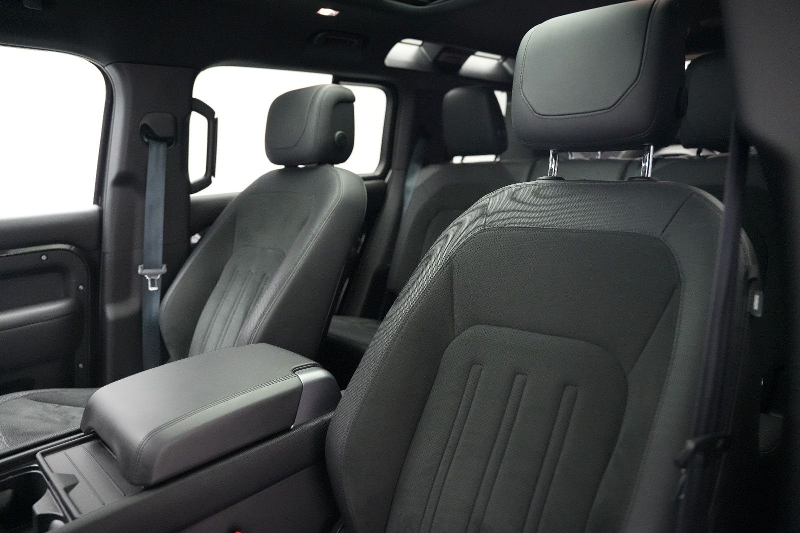 Fahrzeugabbildung Land Rover Defender 110 V8 *Panorama*HUD*Meridian*360°KAM*