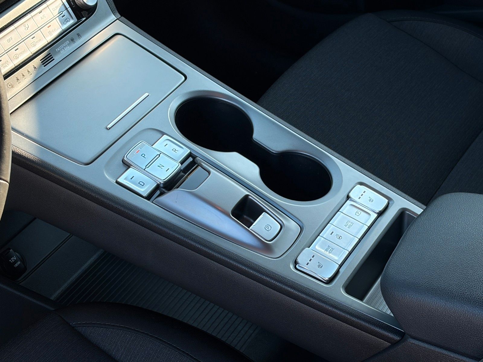 Fahrzeugabbildung Hyundai KONA E 30+ Edition SHZ LHZ LFA LKA CarPlay NAVI