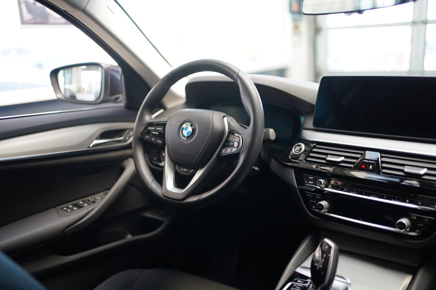 Fahrzeugabbildung BMW 520d Limousine +Parking Assistant+Standheizung