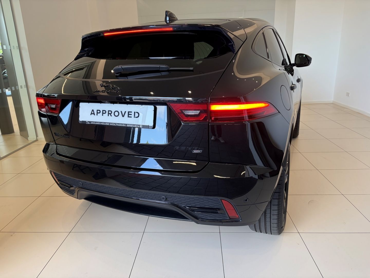 Fahrzeugabbildung Jaguar E-Pace R-Dynamic SE P300ePlug-In Hybrid Panorama