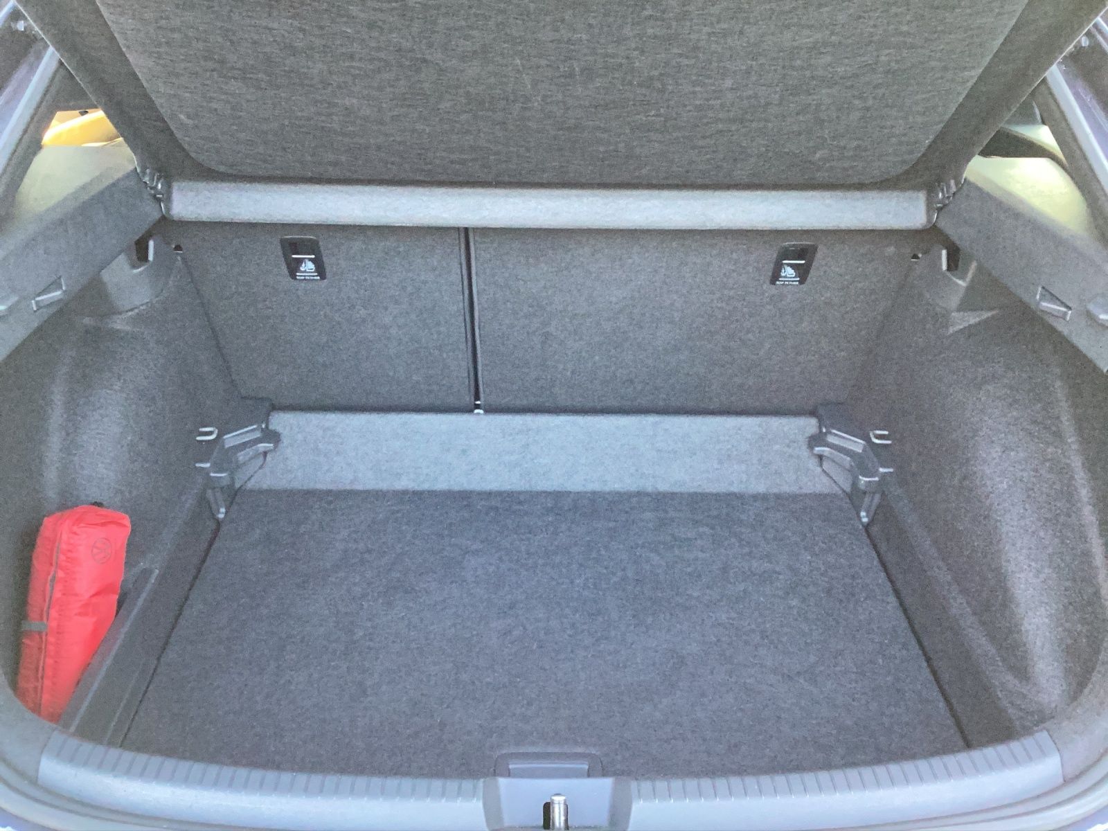 Fahrzeugabbildung Volkswagen Taigo TSI R-Line, MATRIX ACC AID NAVI PDC SHZ