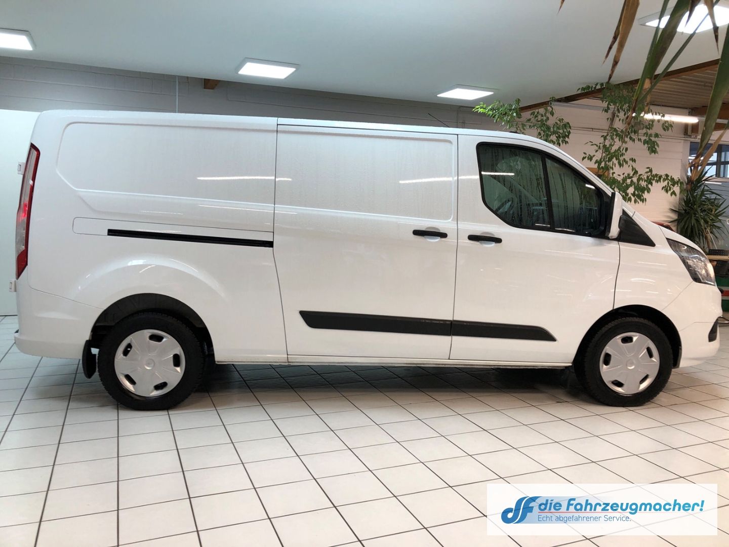 Fahrzeugabbildung Ford Transit Custom Kasten 320 L2 Trend DAB Temp PDCv