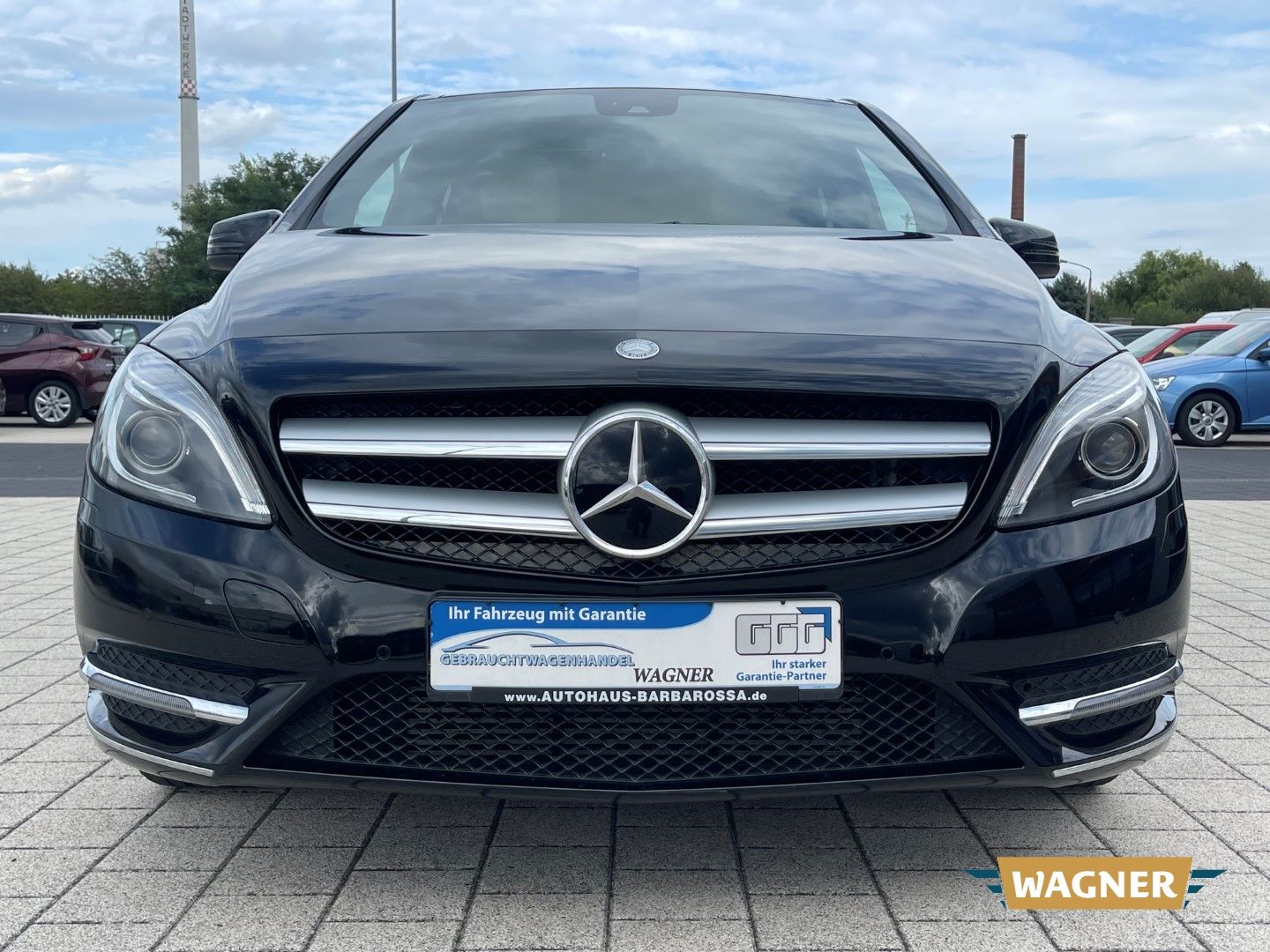 Fahrzeugabbildung Mercedes-Benz B 180 Pano Kamera Navi PDC SHZ Klimaautomatik