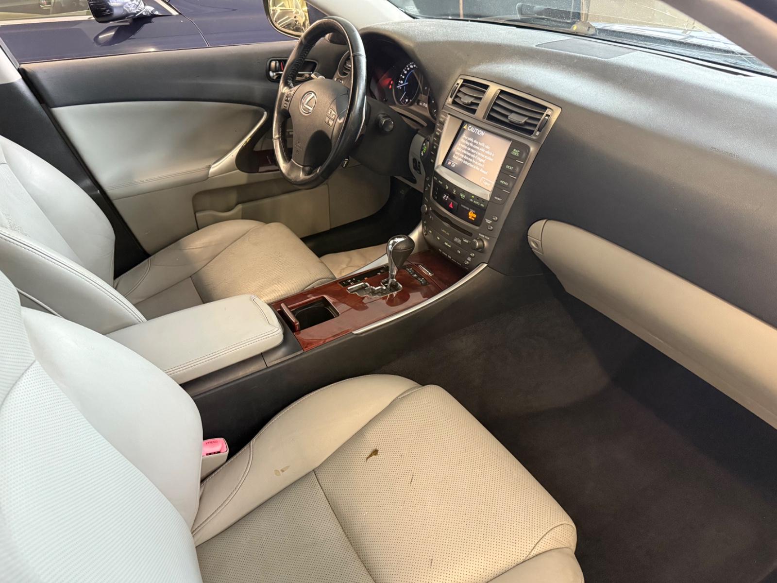 Lexus IS 250 2.5 208ch BVA - 2 ème main - Navi - Régulateur adaptatif - Pneus toutes saisons - Xénon