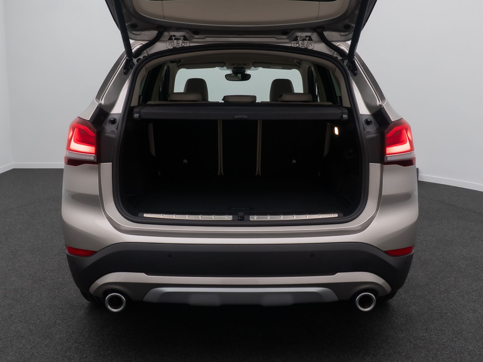 Fahrzeugabbildung BMW X1 sD20i xLine DAB LED M Sportlenkr Leder 18Zoll