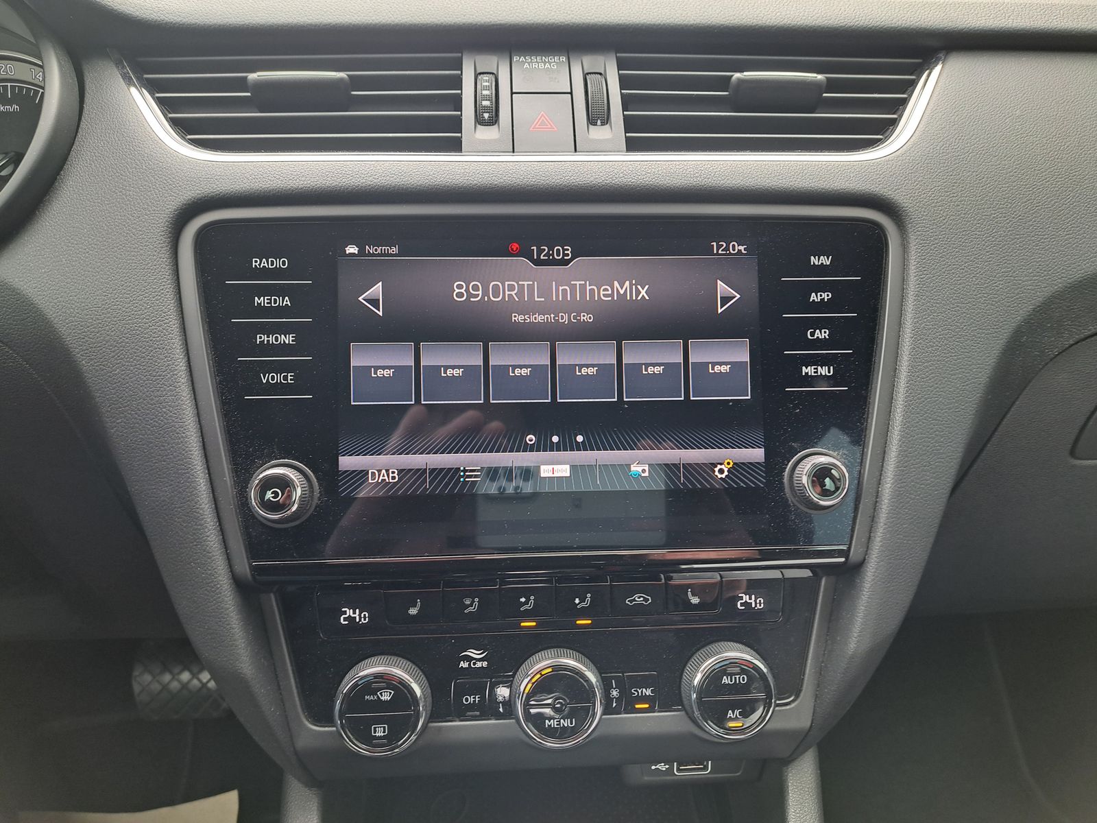 Fahrzeugabbildung SKODA Octavia Style 2.0 TDI DSG LED NAVI PARK-ASSIST