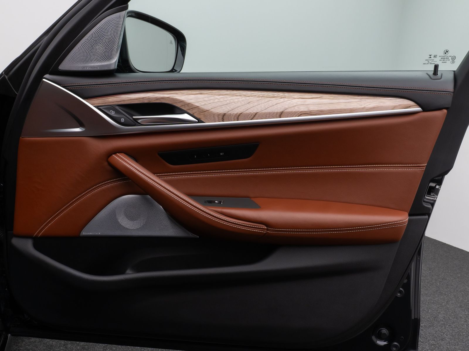 Fahrzeugabbildung BMW 540d xD M Sport Panorama 360°HUD B&W NightVision