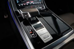 AUDI Q8 50 TDI S line | S-Sportsitze | Pano | B&O AUDI Q8 50 TDI S line | S-Sportsitze | Pano | B&O