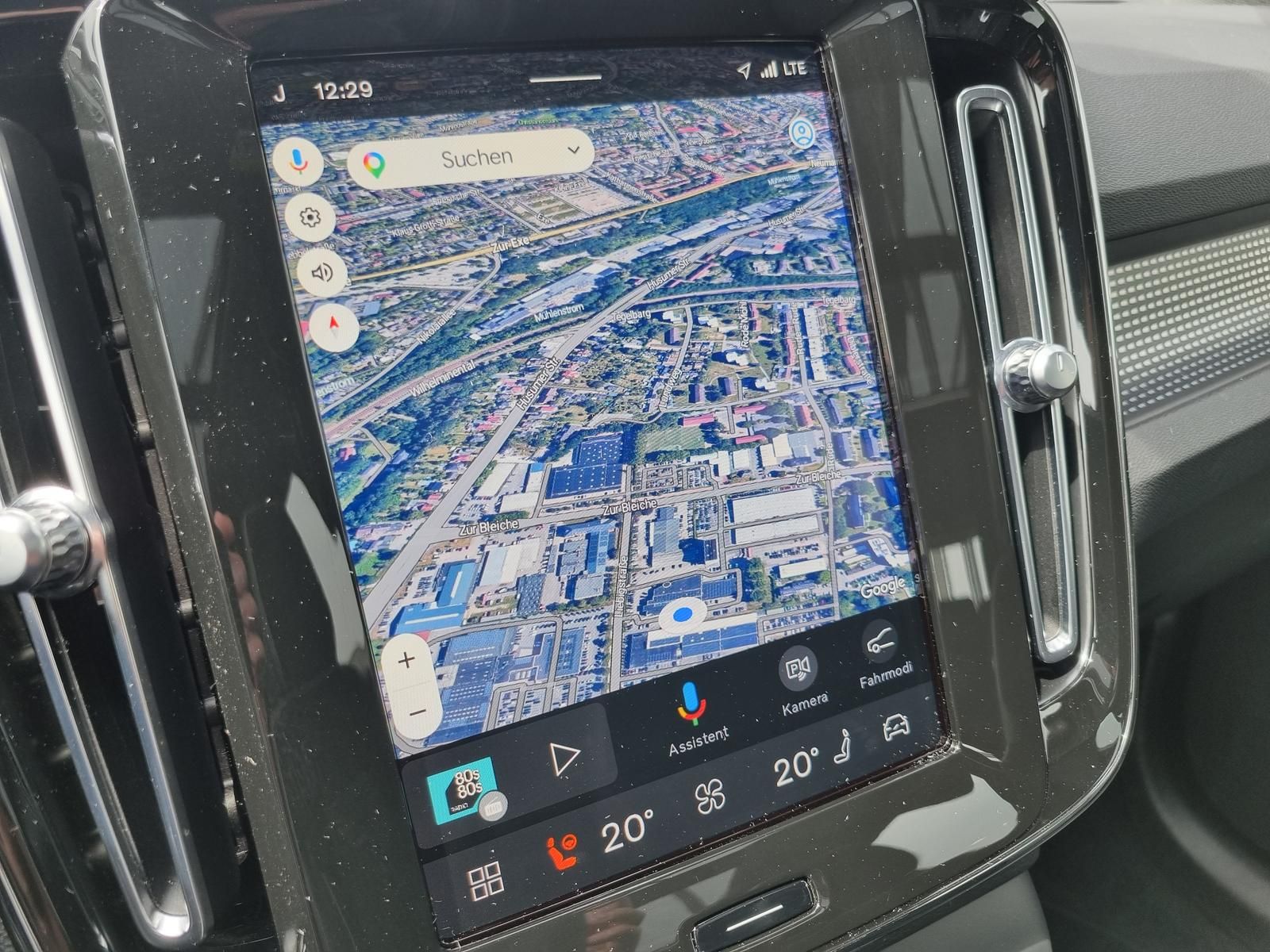 Fahrzeugabbildung Volvo XC40 B4 Benzin Plus Dark 'elektr. Glasdach'