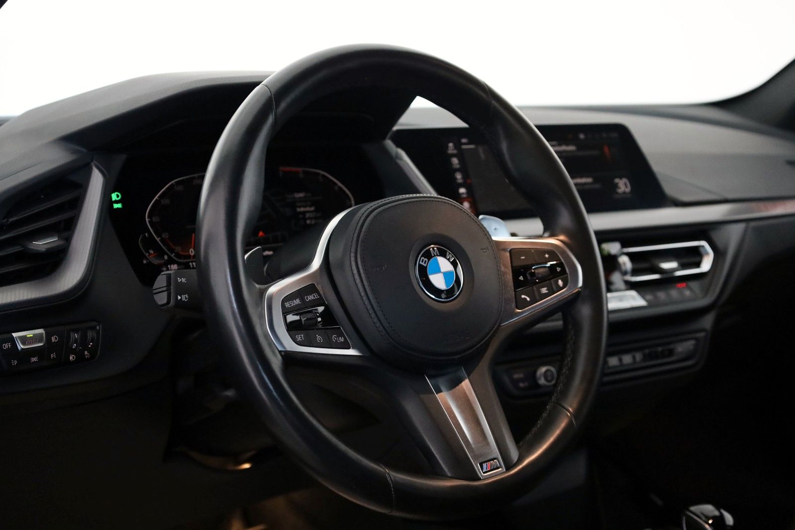 Fahrzeugabbildung BMW 120 i M Sport, T.Leder,Navi,LED,SH,Kamera,+WR