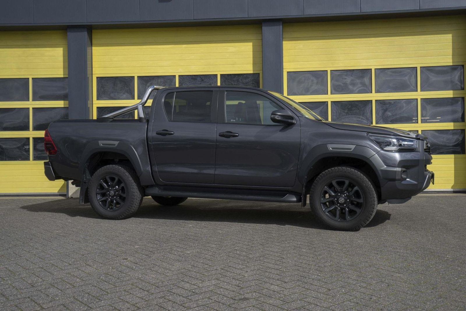 Toyota Hilux 2.8 D-4D Double Cab Invincible imagem 3