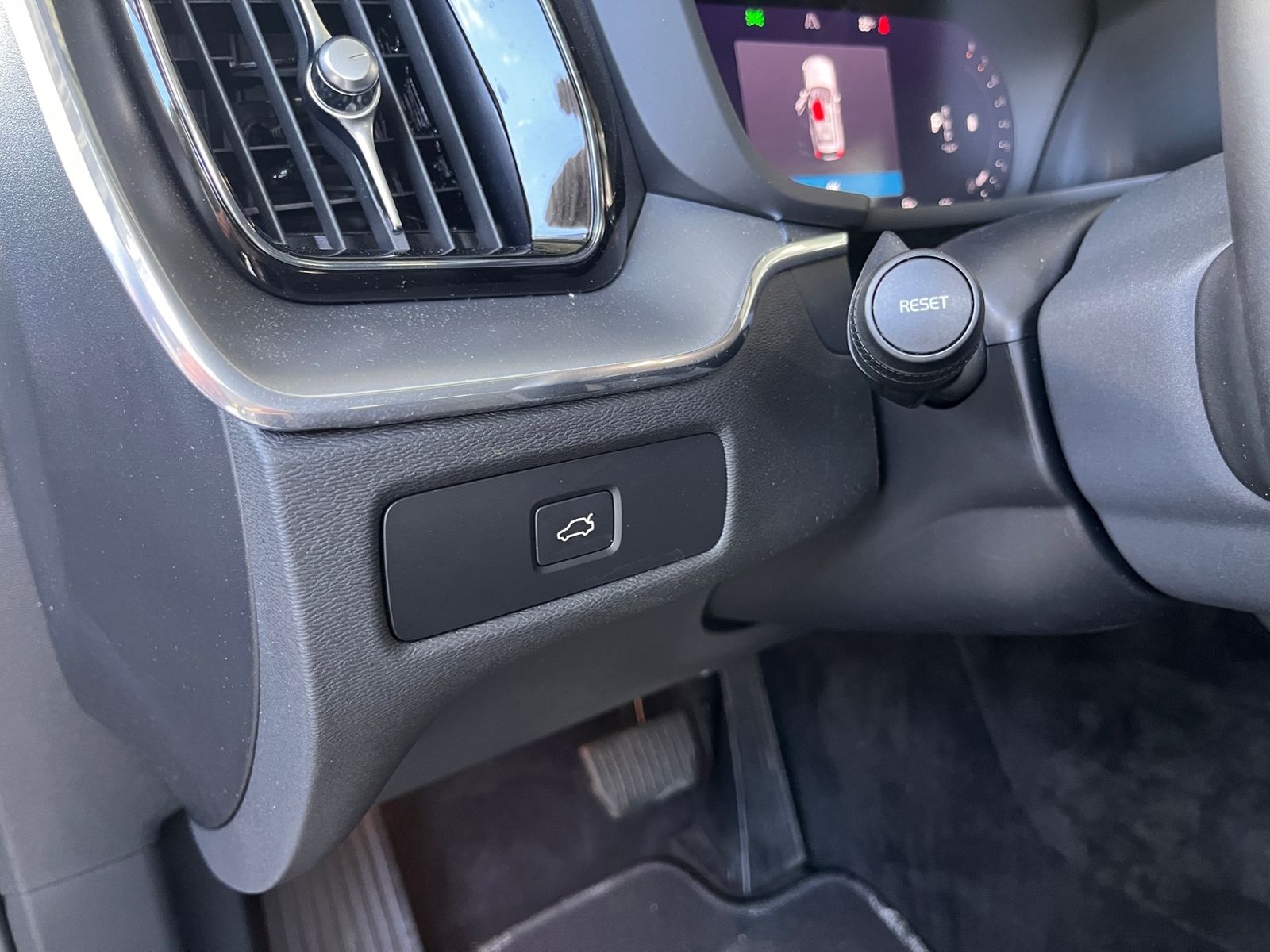 Fahrzeugabbildung Volvo XC60 Core 2WD STNDHZ LED NAV SHZ 19"