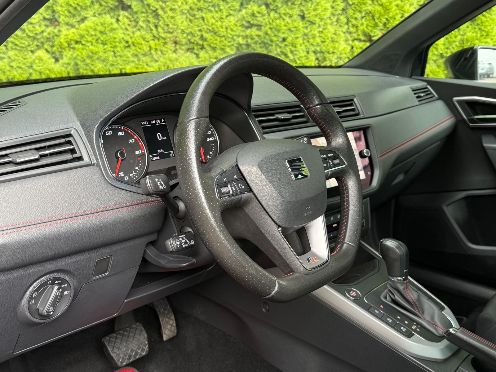 Fahrzeugabbildung SEAT Arona 1.0 TSI DSG FR LINE LED+NAV+AHK+ACC+SHZ+