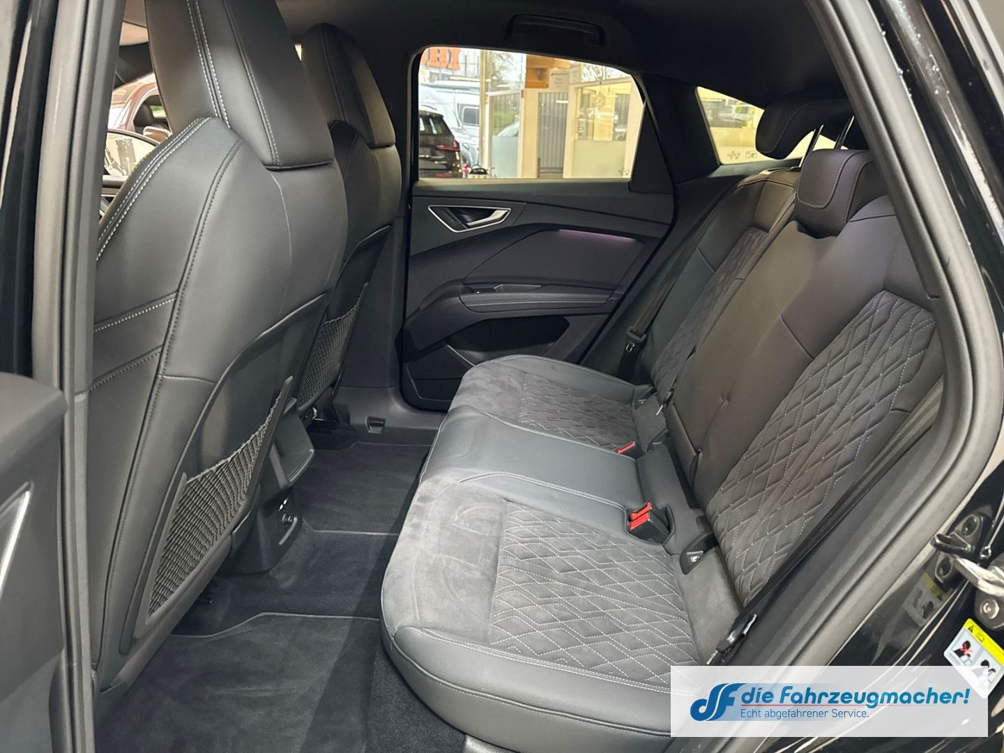Fahrzeugabbildung Audi Q4 e-tron Sportback 40 Sportpaket AHK-klappbar N