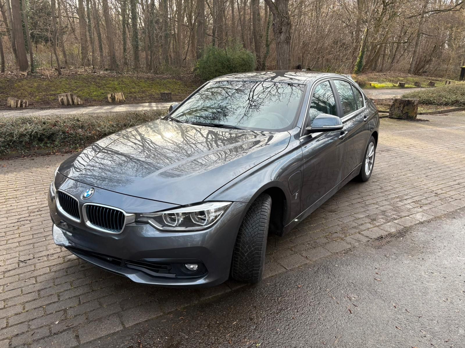 BMW 330e Plug-in-Hybrid | Unfallfrei | 2. Hand