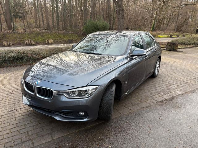 BMW 330e Plug-in-Hybrid | Unfallfrei | 2. Hand