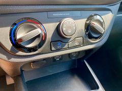 Fahrzeugabbildung Hyundai i10 1.0 Automatik  KLIMA SHZ ALLWETTER ALU PDC
