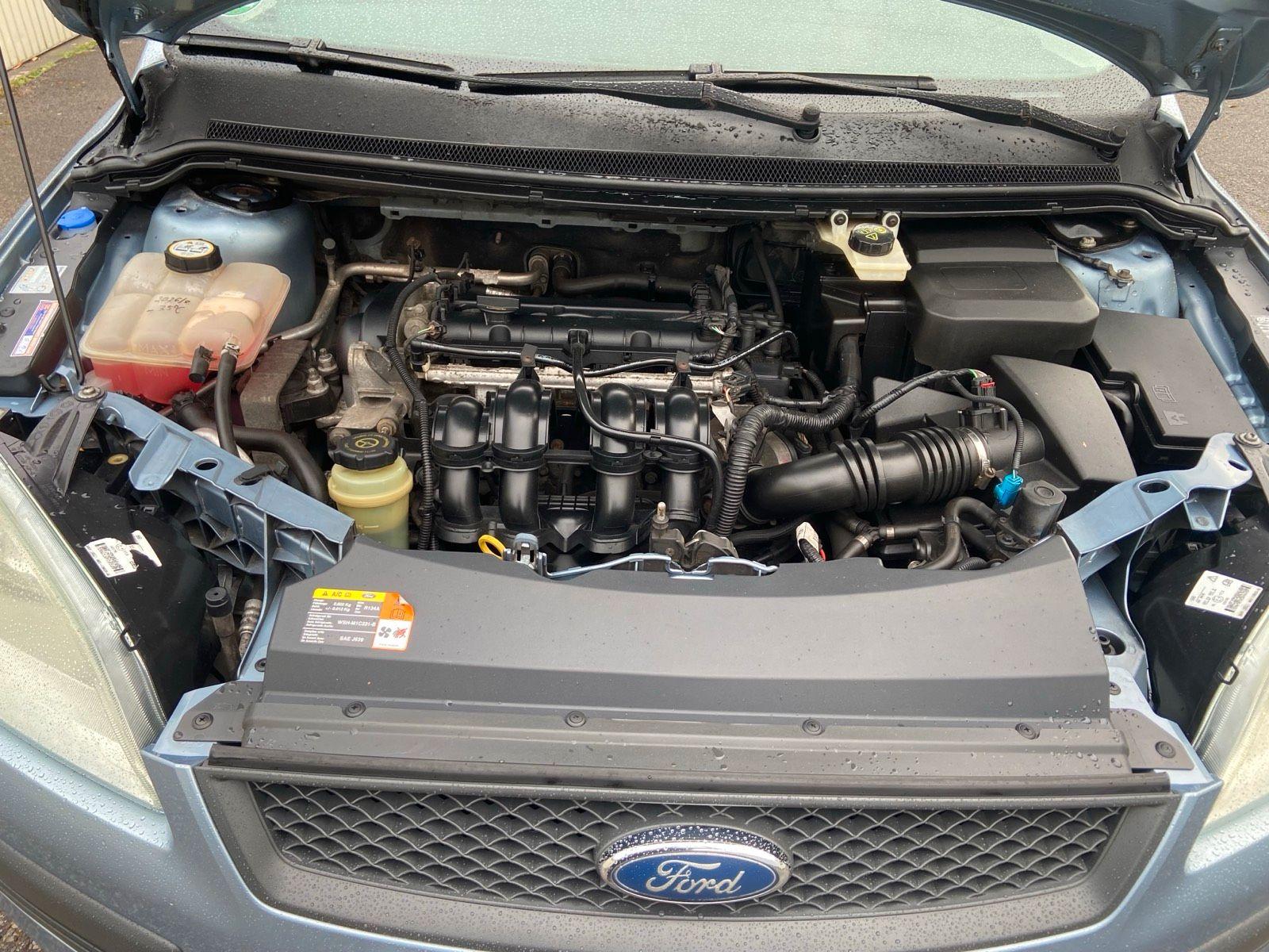 Ford Focus 2005 — вигляд ззаду