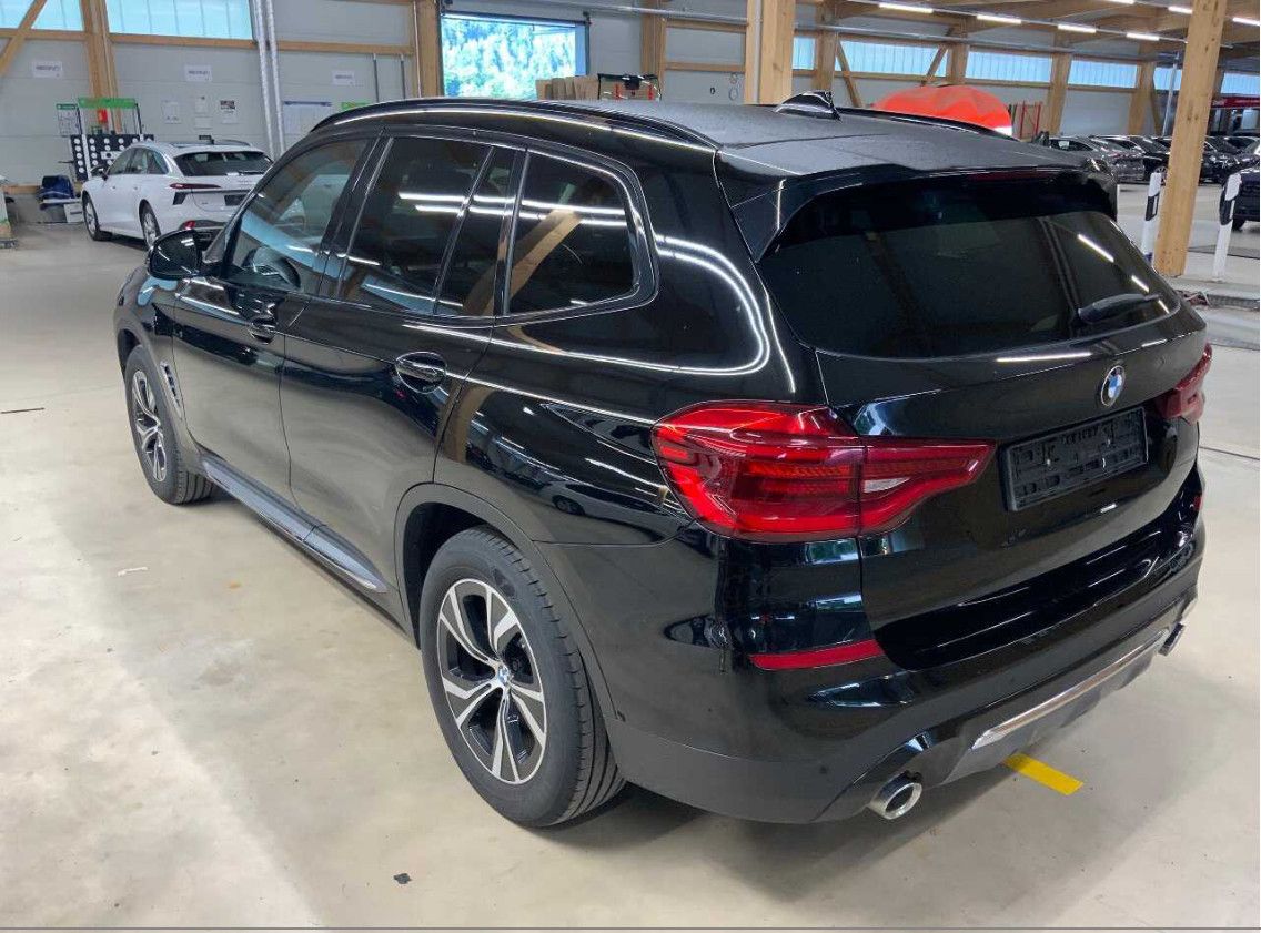 Fahrzeugabbildung BMW X3 xDr 20d AT8 LED/ACC/LEDER/VIRTU/NAVI/HIFI/DAB