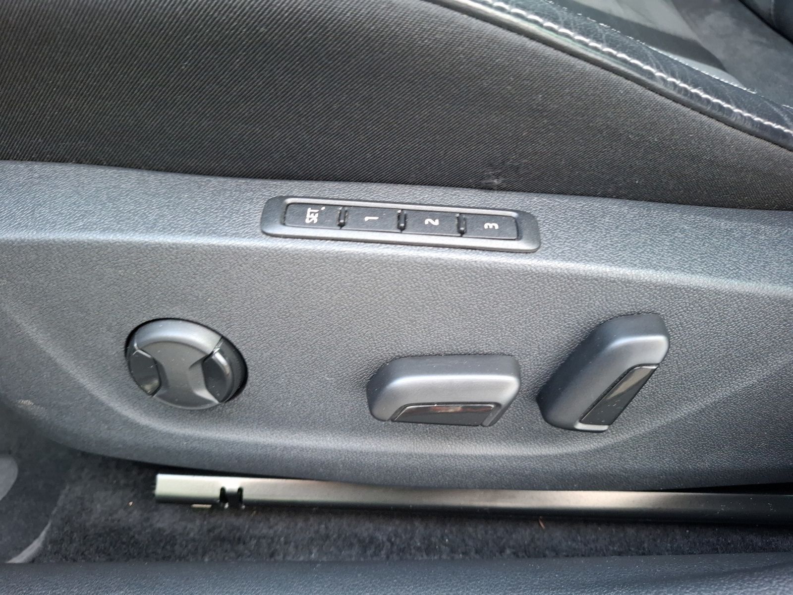 Fahrzeugabbildung SKODA Octavia Combi TSI Style Matrix Navi HUD ACC AHK