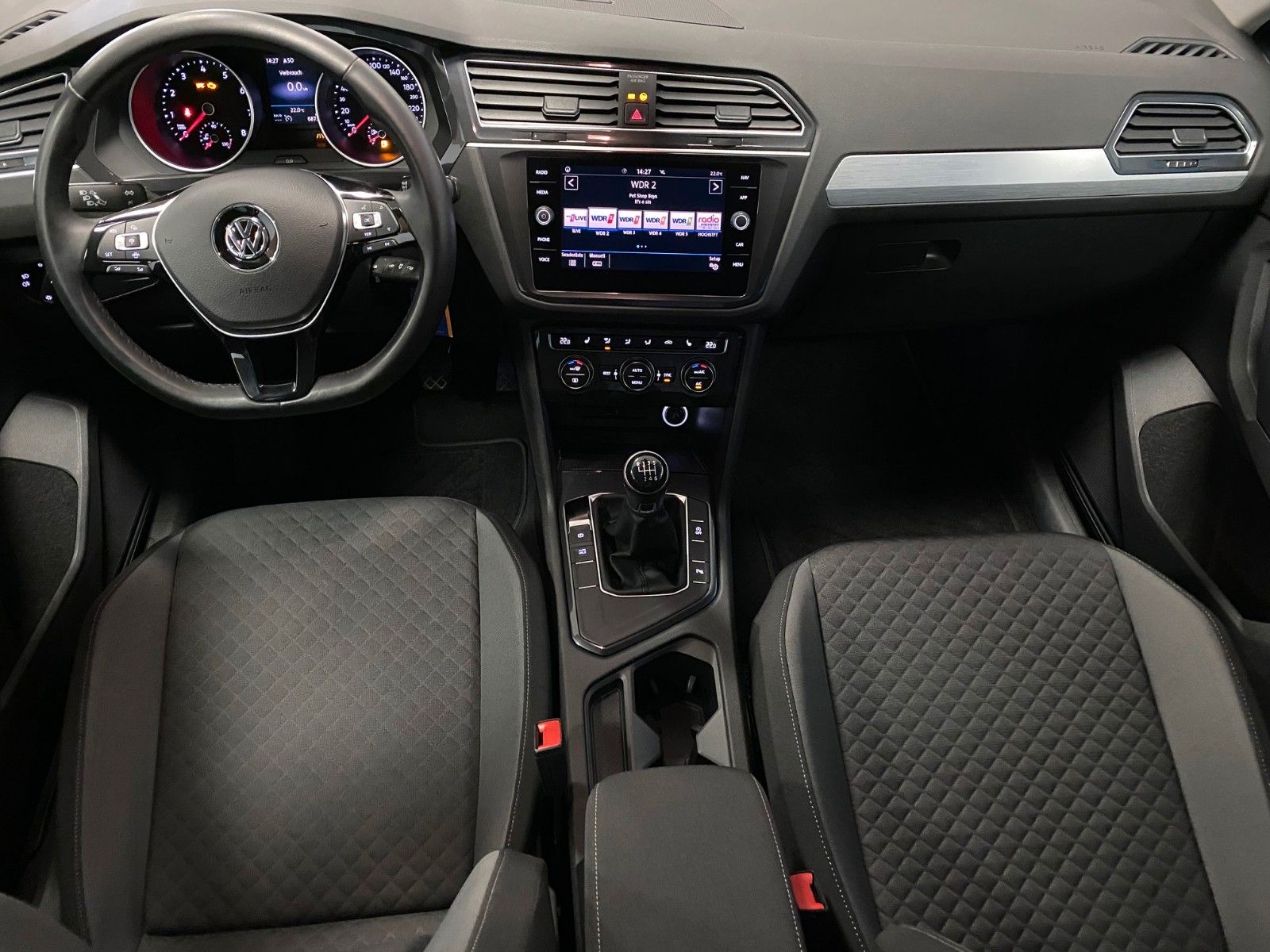 Fahrzeugabbildung Volkswagen Tiguan 1.5 TSI Comfortline+AHK+NAVIGATION+ACC+CD