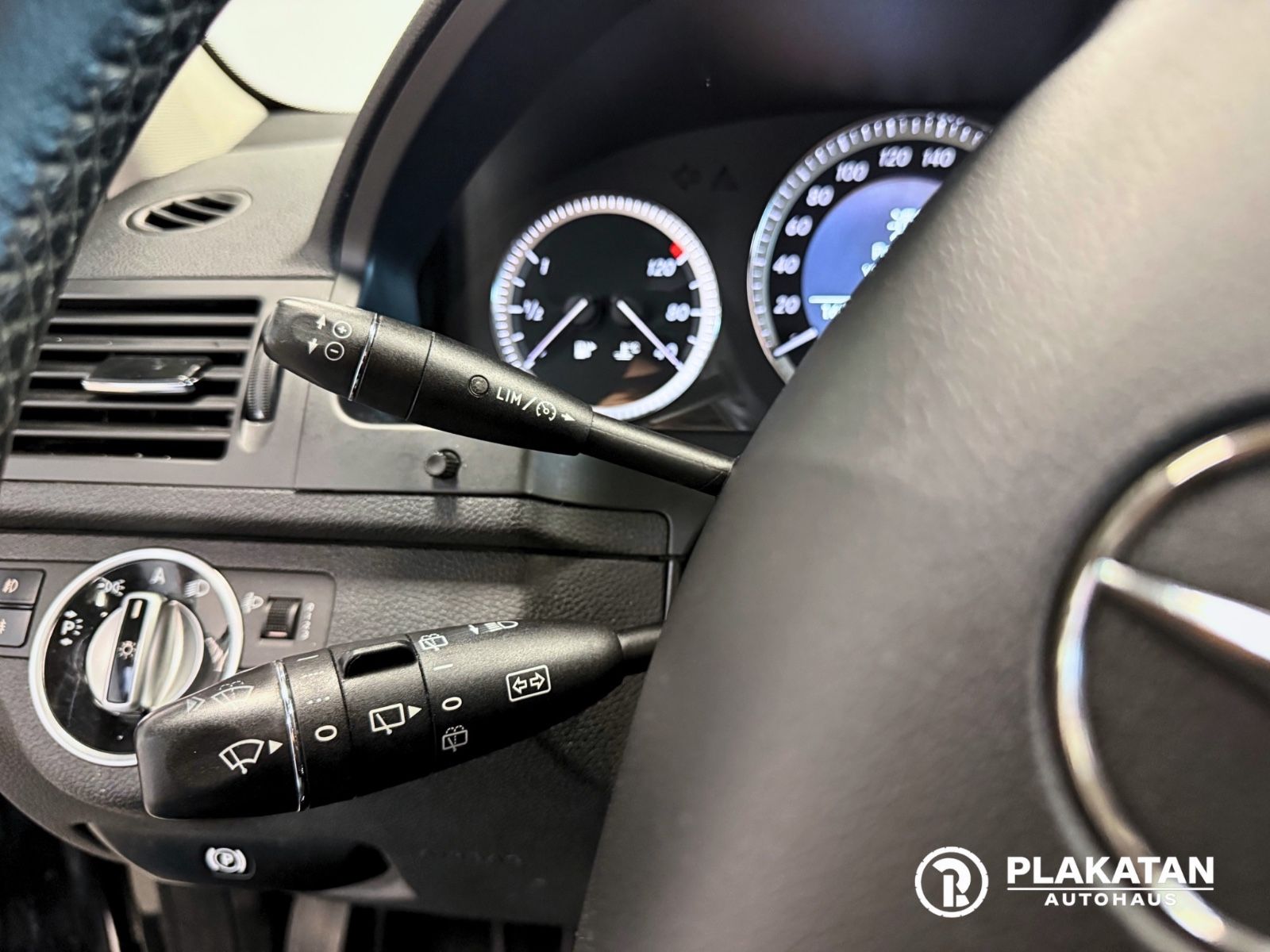 Fahrzeugabbildung Mercedes-Benz C 180 CDI T-Model Bi-Xenon AHK MB-Service EXPORT