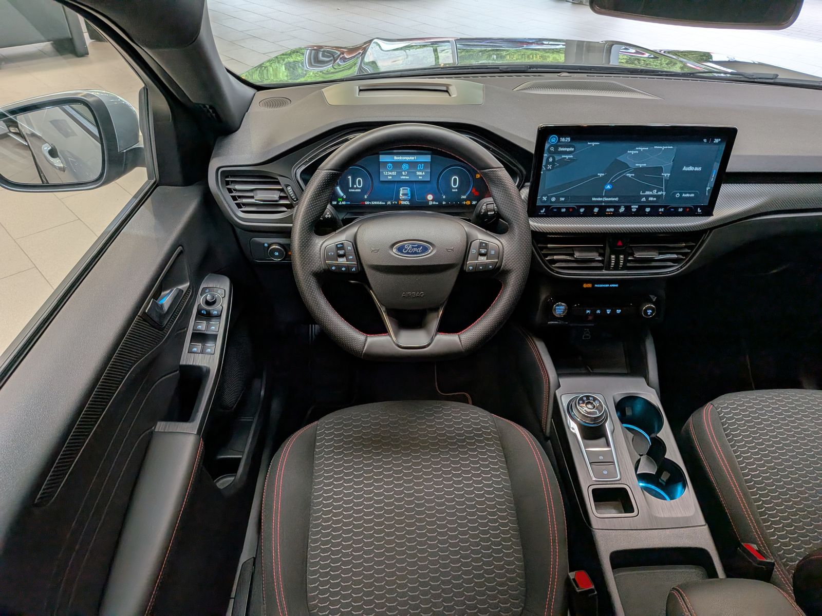Fahrzeugabbildung Ford Kuga ST-Line X 1.5 EB Matrix HUD B&O ACC 360°
