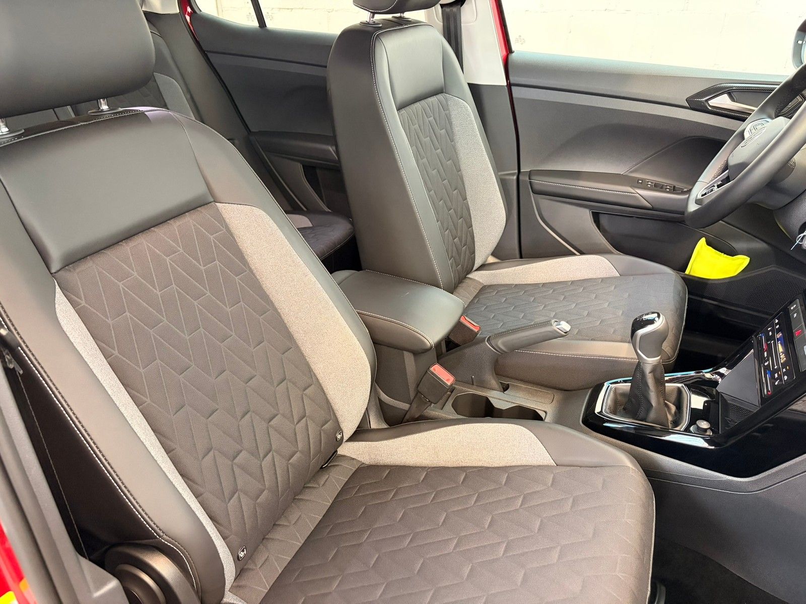 Fahrzeugabbildung Volkswagen T-Cross Goal 1.0 TSI +Navi+ACC+LED+Travel-Assist
