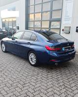 BMW 320i Sport Line Navi Leder Kamera AHK Tempomat - BMW 320 von privat