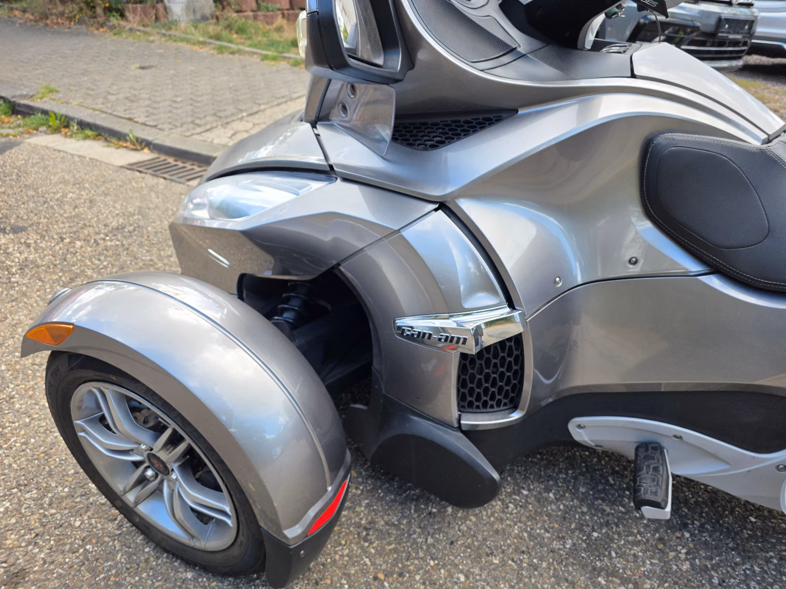 Can-Am Spyder 2012 — photo 16