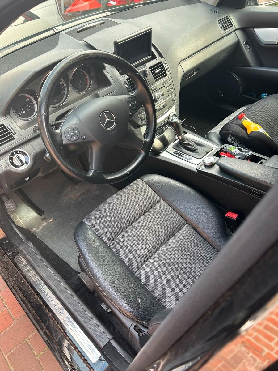 Mercedes-Benz C250 2010 — interior