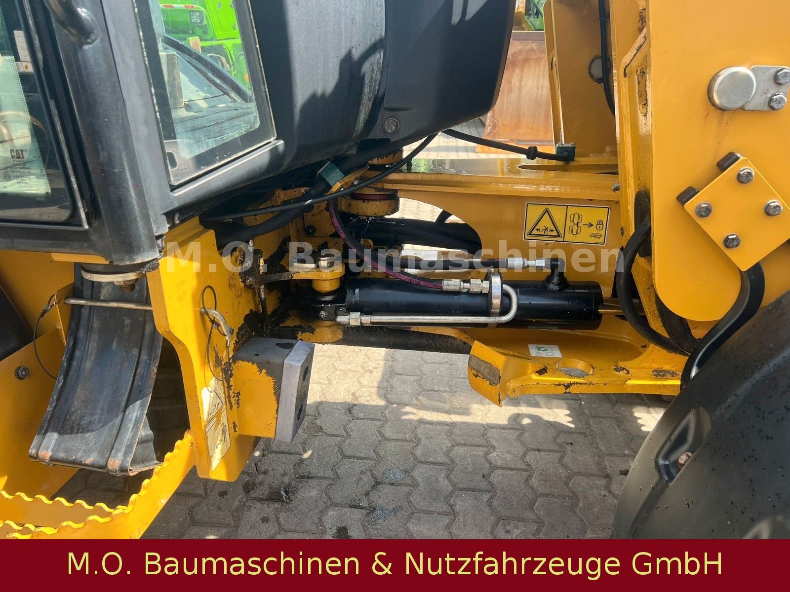 Fahrzeugabbildung CAT 906 H -2 / Klappschauefl / Gabel / SW/