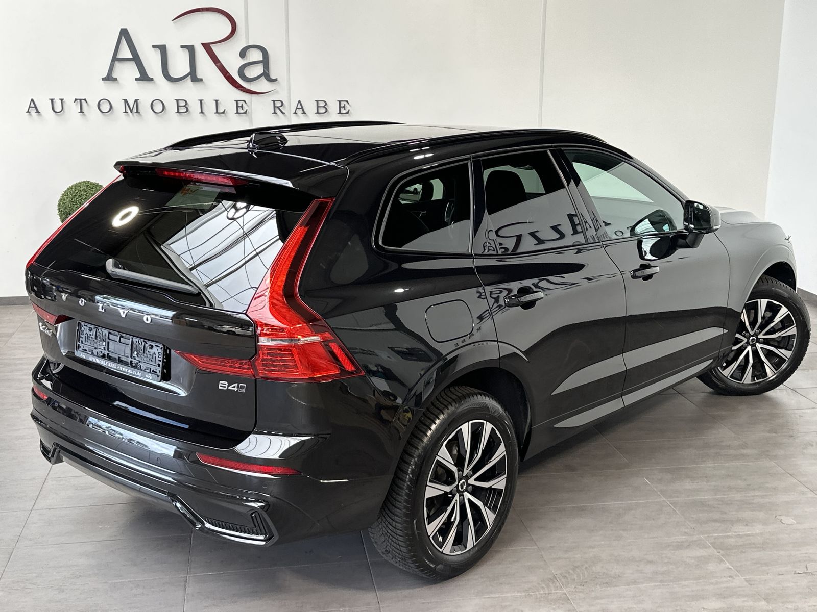 Fahrzeugabbildung Volvo XC60 B4 D AWD Plus Dark NAV+LED+PANORAMA+AHK+H&K