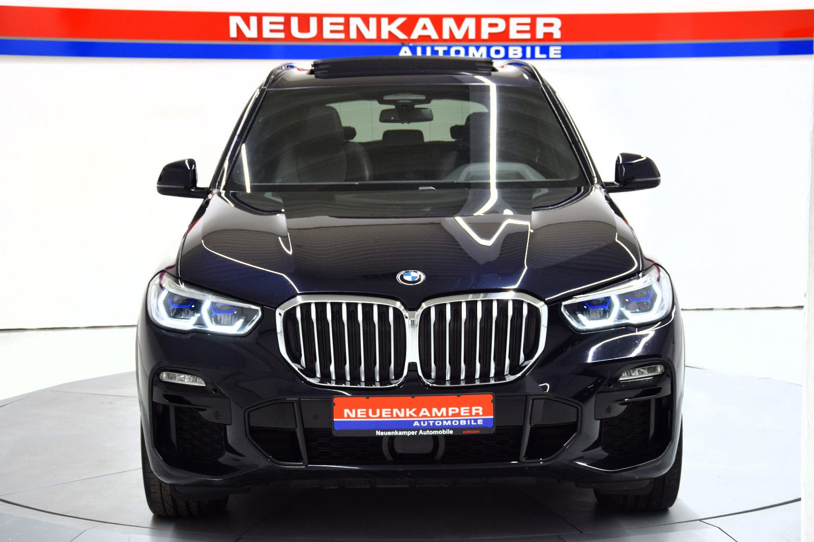 Fahrzeugabbildung BMW X5 xDrive 40d M Sport Pano ACC HuD DisplayKey