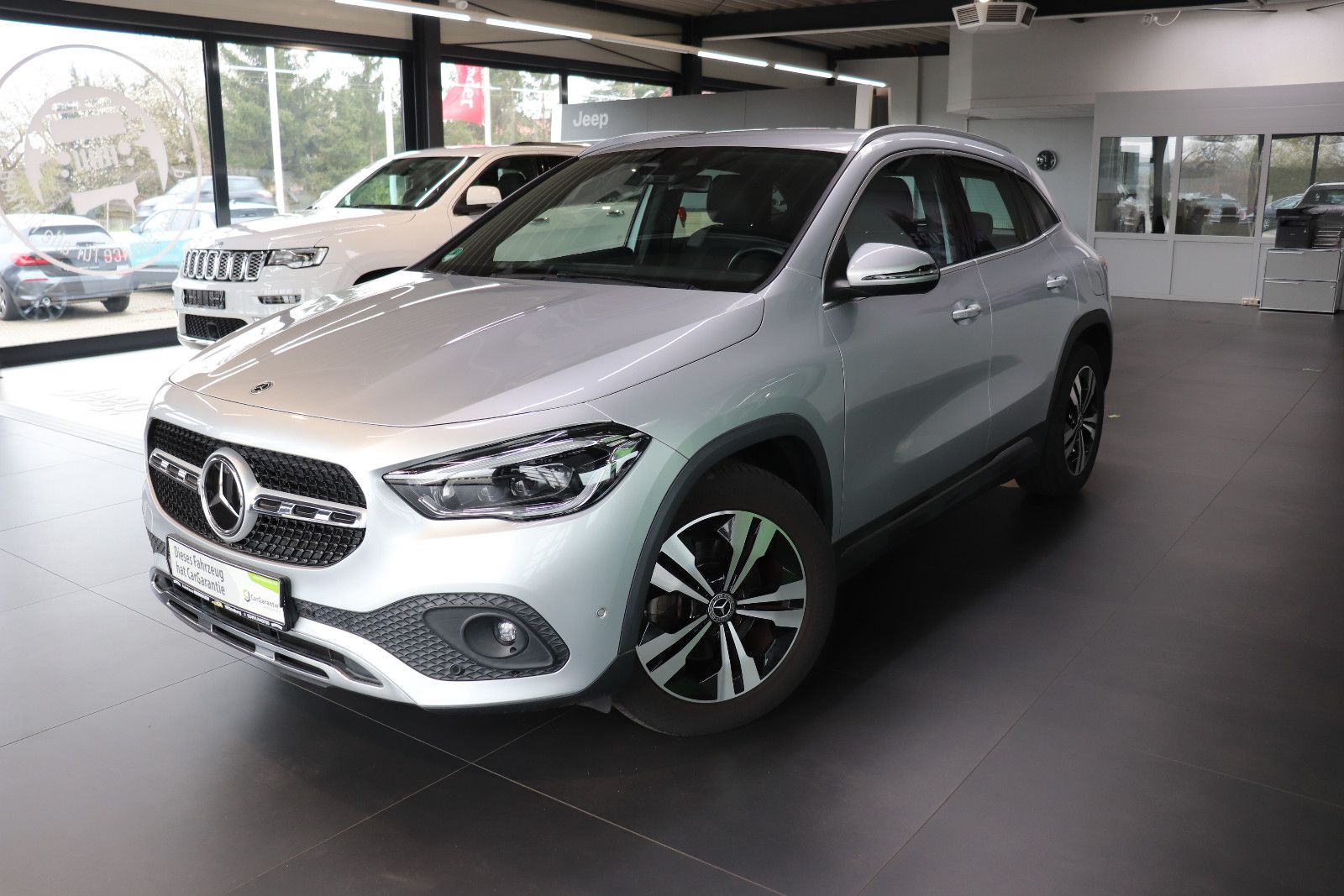 MERCEDES-BENZ GLA 200 d 4MATIC DCT*Standheizung*LED*NAVI*PDC